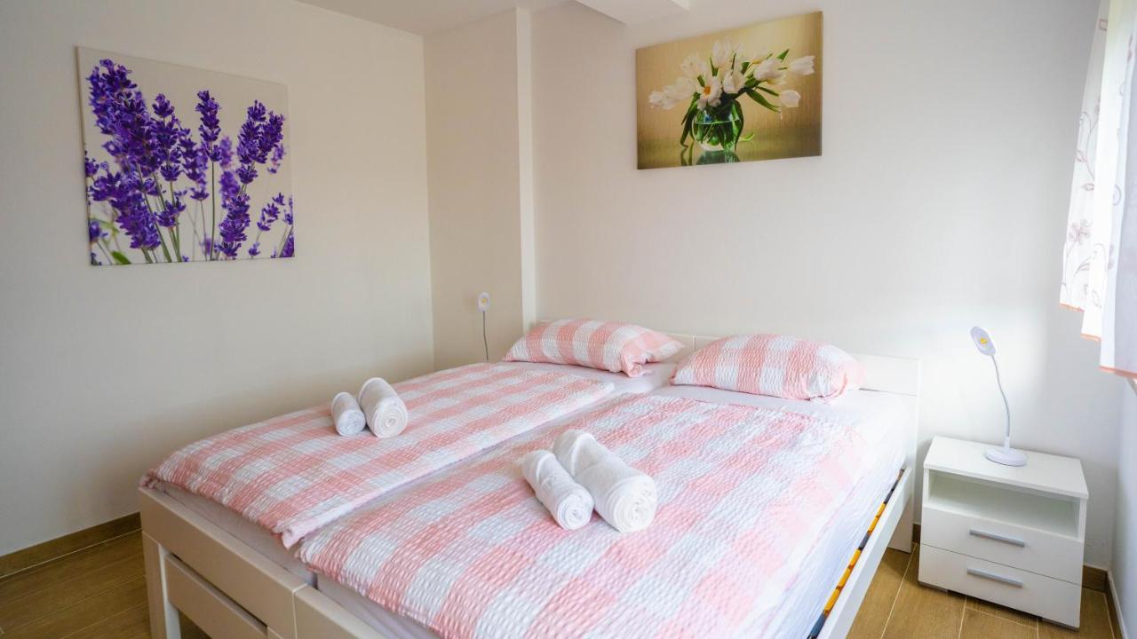 Apartma Tri Oljke Dobrovo Eksteriør billede
