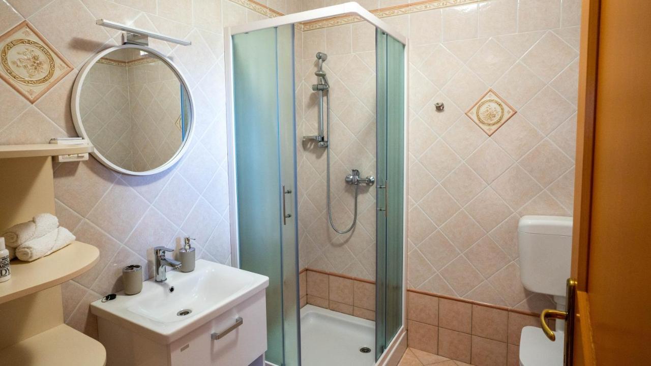 Apartma Tri Oljke Dobrovo Eksteriør billede