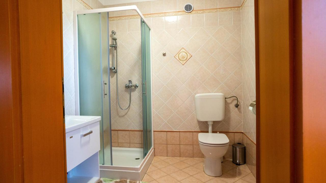 Apartma Tri Oljke Dobrovo Eksteriør billede